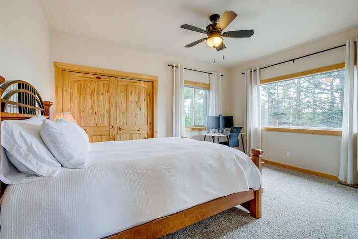 Jefferson Mountain Cabin w / Private Deck & Grill!