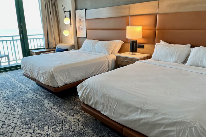 Room 25 of 152