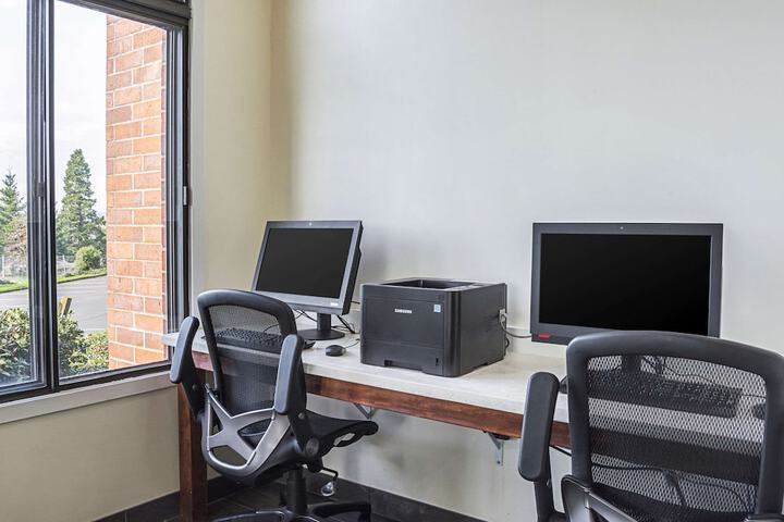 Business Center 44 of 44