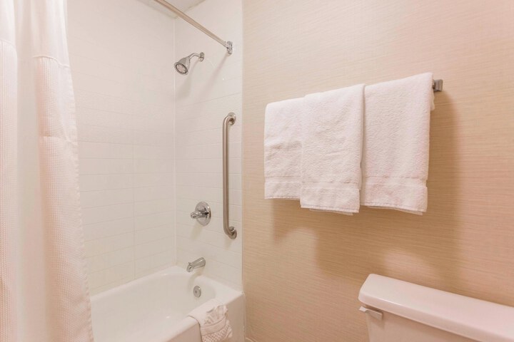 Room 33 of 46