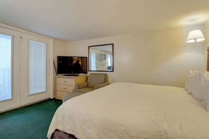Room 46 of 104