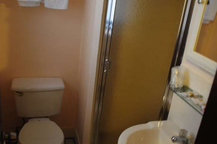 Room 13 of 37