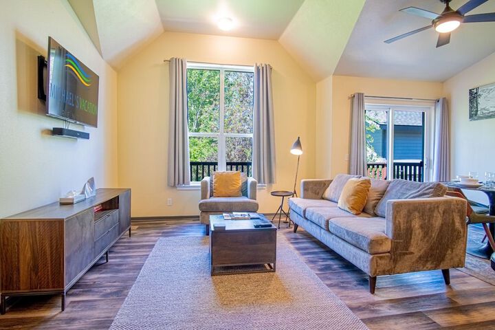 Della View 2BR Condo - in the Heart of Historic Downtown Hailey!