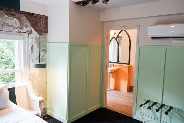 Room 45 of 195