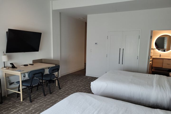 Room 20 of 33