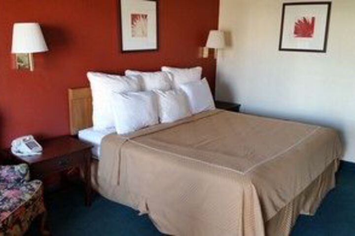 Hanover Hotel & Banquet Center