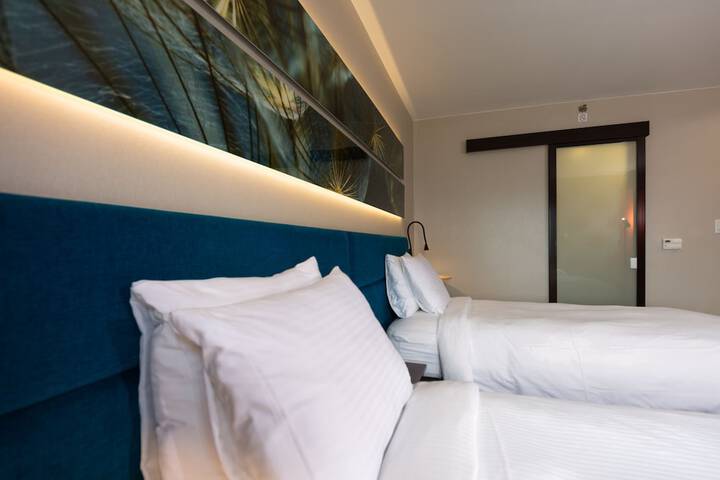 Room 7 of 40