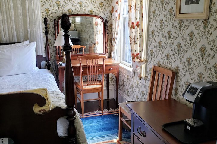 Moseley Cottage Inn & Town Motel