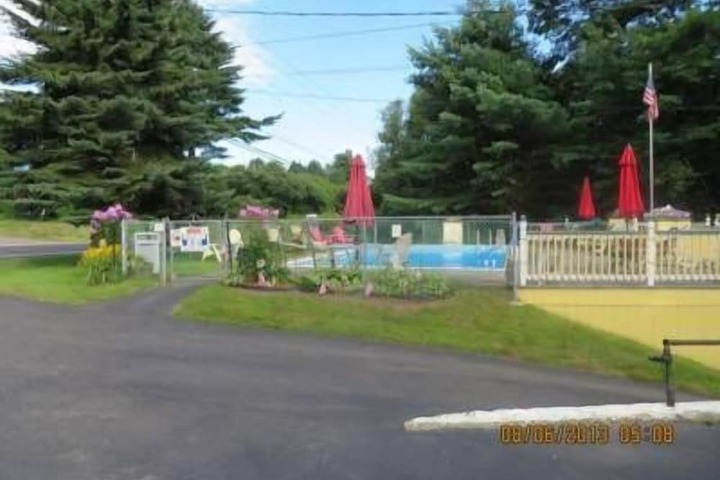 Pool 10 of 65