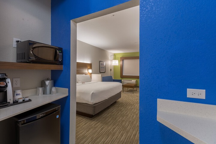 Holiday Inn Express and Suites San Marcos South by IHG