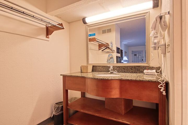 Room 12 of 20