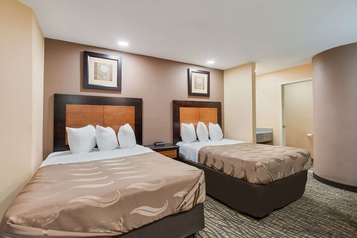 Room 21 of 39