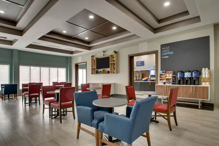 Holiday Inn Express & Suites Laurel by IHG