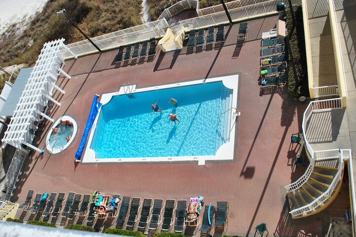Pool 13 of 24