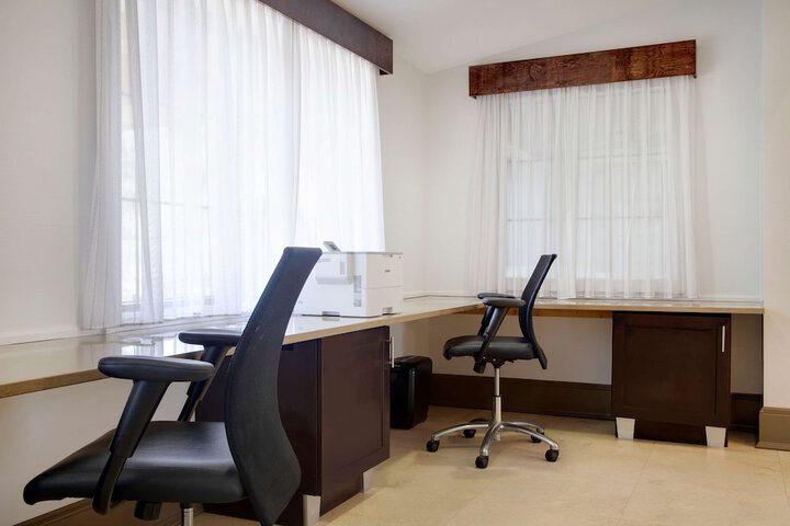 Business Center 69 of 70