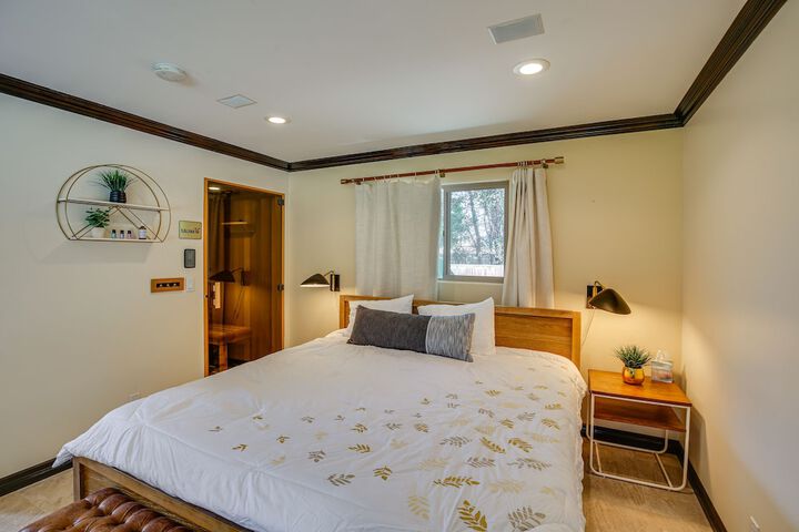 Spacious Fullerton Villa w / Private Pool & Hot Tub
