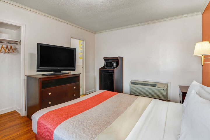 Motel 6 Americus GA