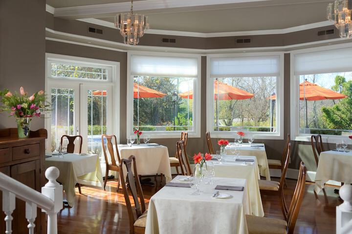 Dining 54 of 75