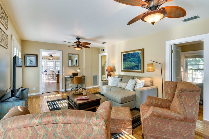 Lakefront Tavares Home w / Deck Patio & Dock!