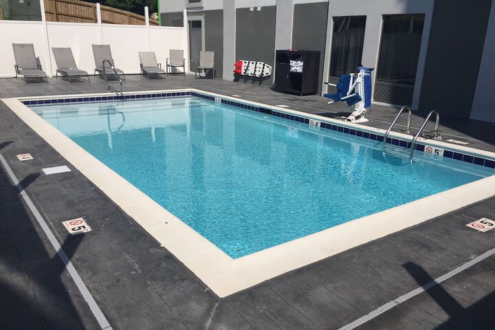 Pool 7 of 60