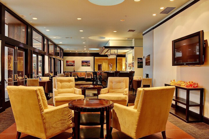 Lounge 52 of 60