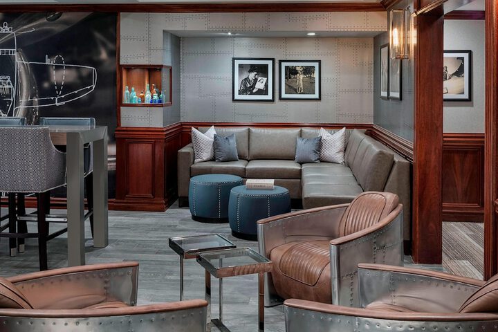 Lounge 30 of 33