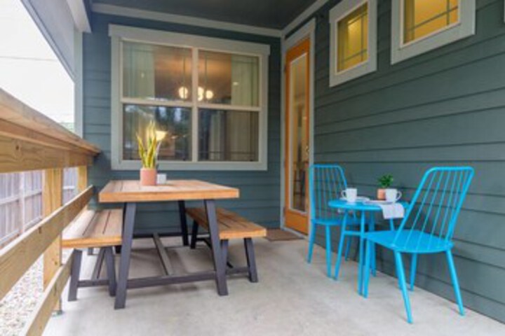 Spacious 3 BR Near Downtown by Domio