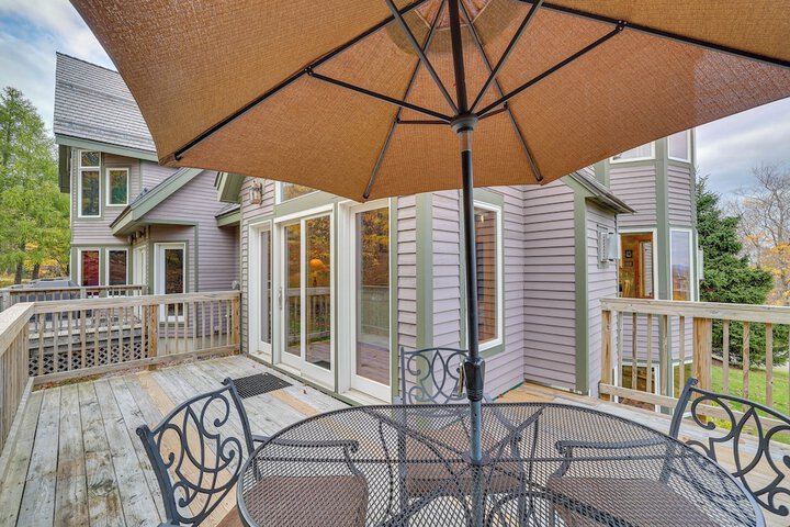 Ski-in / ski-out w/ Sauna in Jay Ski Peak Resort!