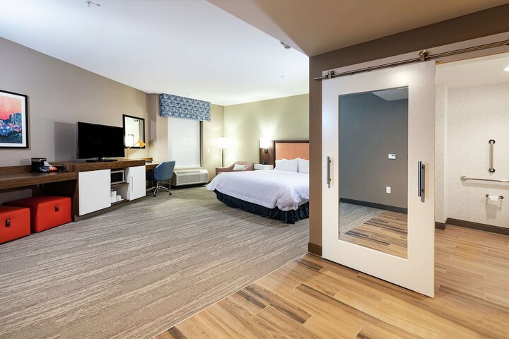 Room 46 of 87