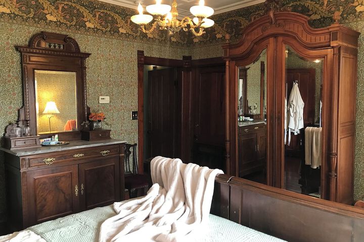Room 48 of 83