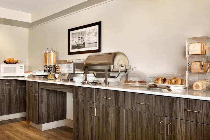 Breakfast/Coffee Service 28 of 31