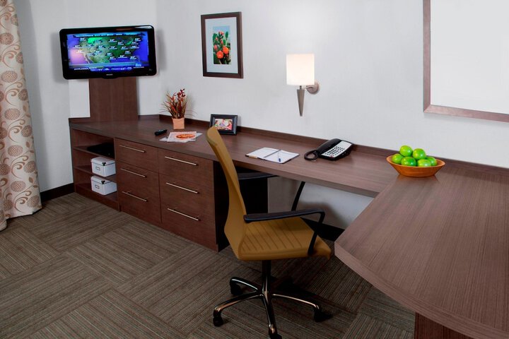 Candlewood Suites Bay City by IHG
