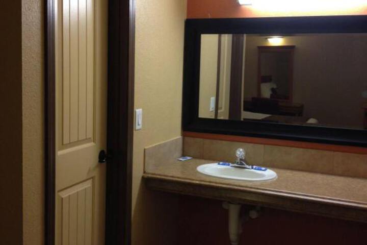 ECONOMY EXPRESS INN
