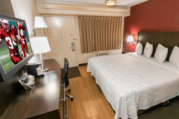Red Roof Inn PLUS+ Chicago - Willowbrook