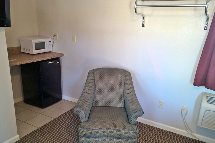 Room 10 of 12