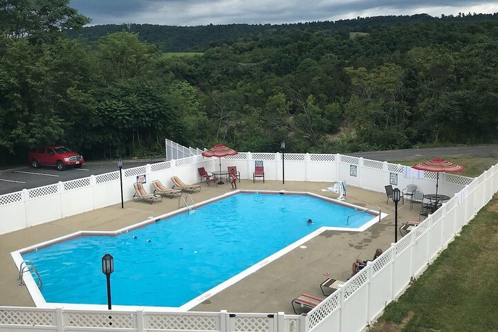 Pool 4 of 41