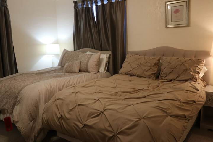 Room 6 of 9