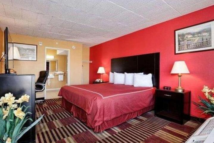 Rodeway Inn University