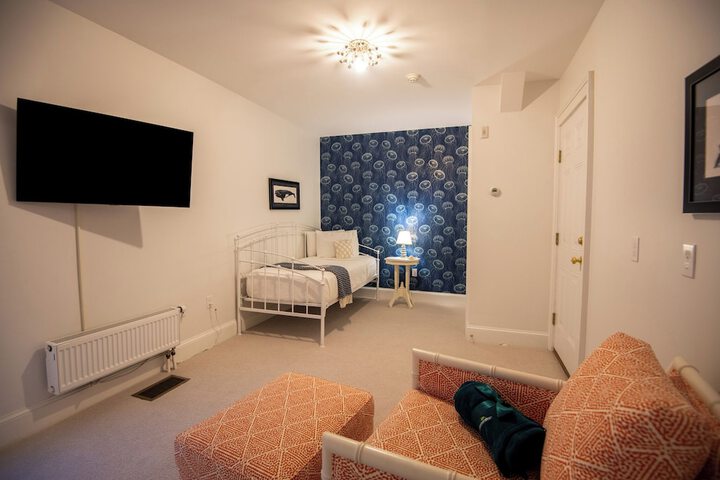 Room 45 of 143