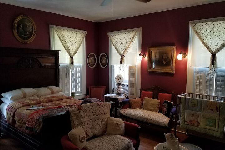 Room 25 of 38