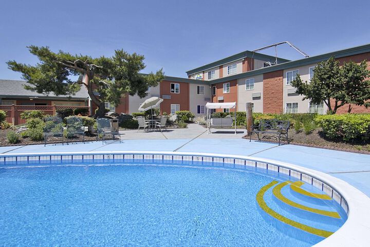 Pool 2 of 8