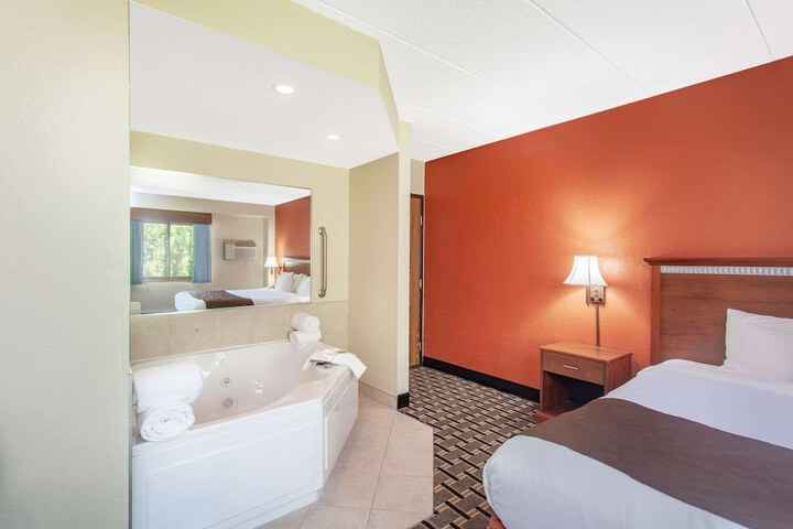 Room 8 of 26