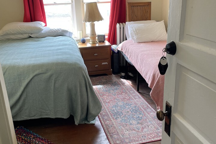 Room 52 of 104