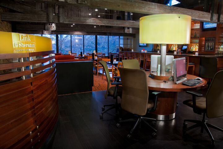 Business Center 70 of 72