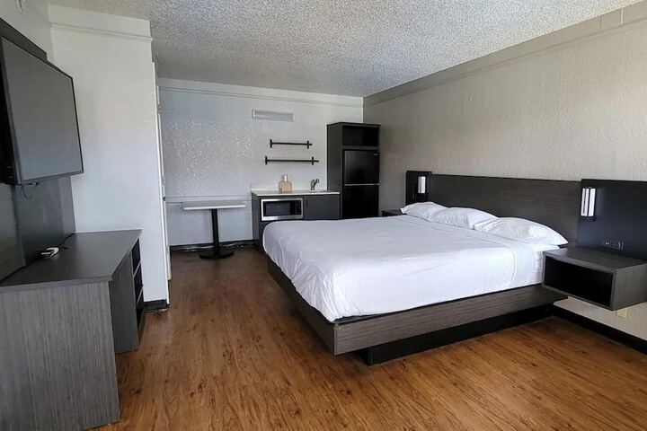 Room 27 of 53