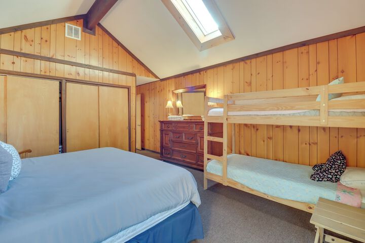 Near Skiing: Lakefront Gem w / Kayaks in Long Pond