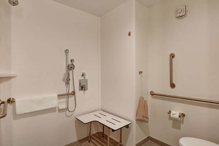 Room 19 of 40