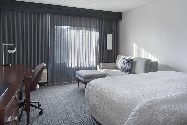 Courtyard by Marriott Norwalk