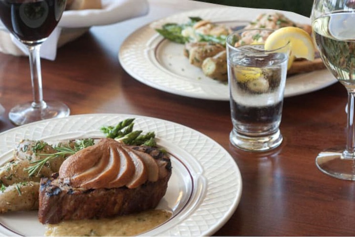Dining 43 of 76