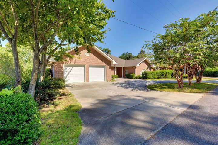 Chic Home w / Club Access Near Bay St. Louis!